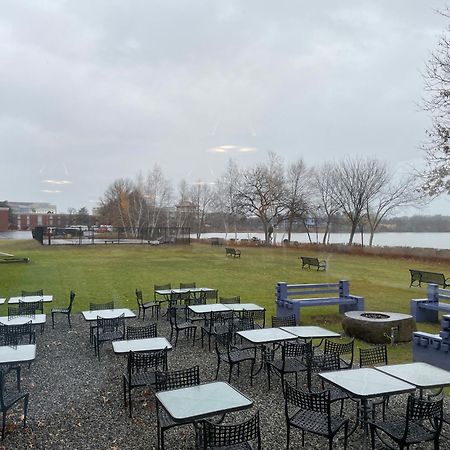 Lakeside Inn Вейкфілд Екстер'єр фото