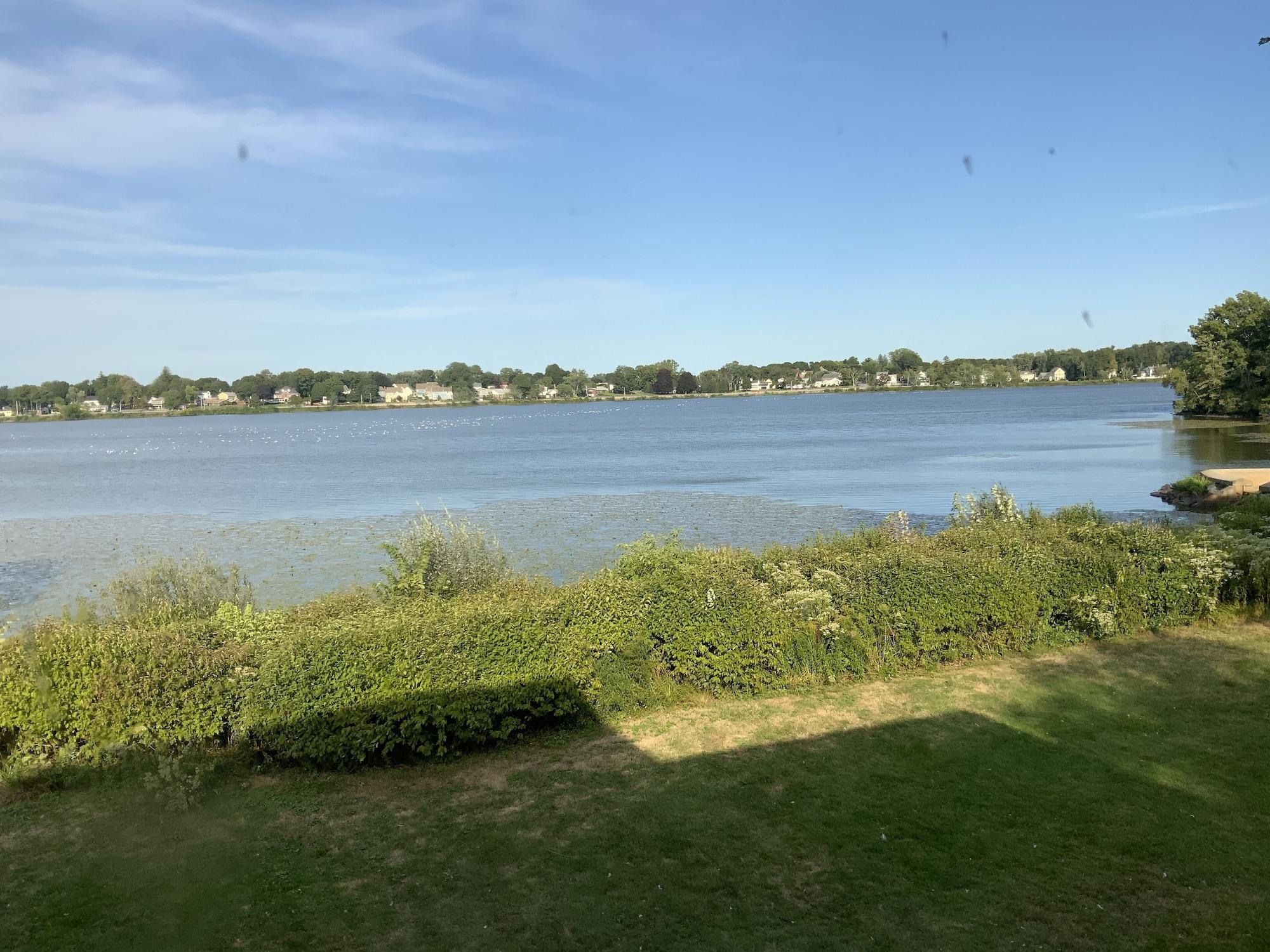 Lakeside Inn Вейкфілд Екстер'єр фото